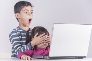 15 fontos pont arról, milyen veszélyeket rejt az internet a gyerekek számára
