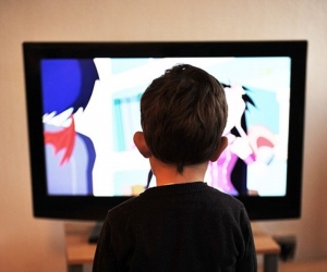 Autizmushoz hasonló viselkedést okozhat a gyereknél a túl sok képernyőidő: a nagyival történő videócset is káros lehet