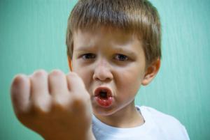 10 ok, ami miatt agresszívak és indulatosak a gyerekek