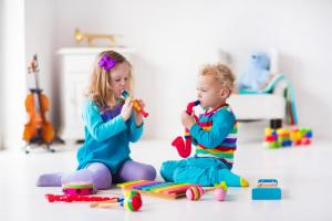 Veszélyes gyerekjátékok, amelyek halláskárosodást okozhatnak