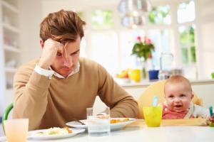 A stresszes apák befolyásolhatják gyermekük fejlődését