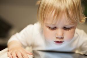 A tablet „orosz rulett” a gyerekek kezében