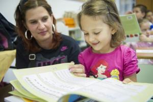 Még iskolakezdés előtt, már jövő hét elején utalják a családtámogatásokat