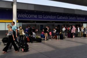 Leszállítottak és magára hagytak egy kísérő nélkül utazó 15 éves gyereket a londoni repülőtéren