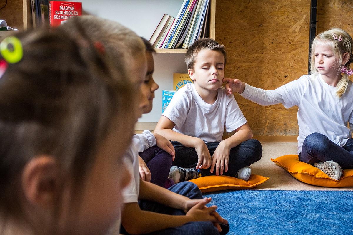 Egy magyar iskola, ahova szeretnek járni a gyerekek, és a tanárok sem fásultak