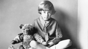 100 éve született A. A. Milne fia, akiről az író Róbert Gidát nevezte el