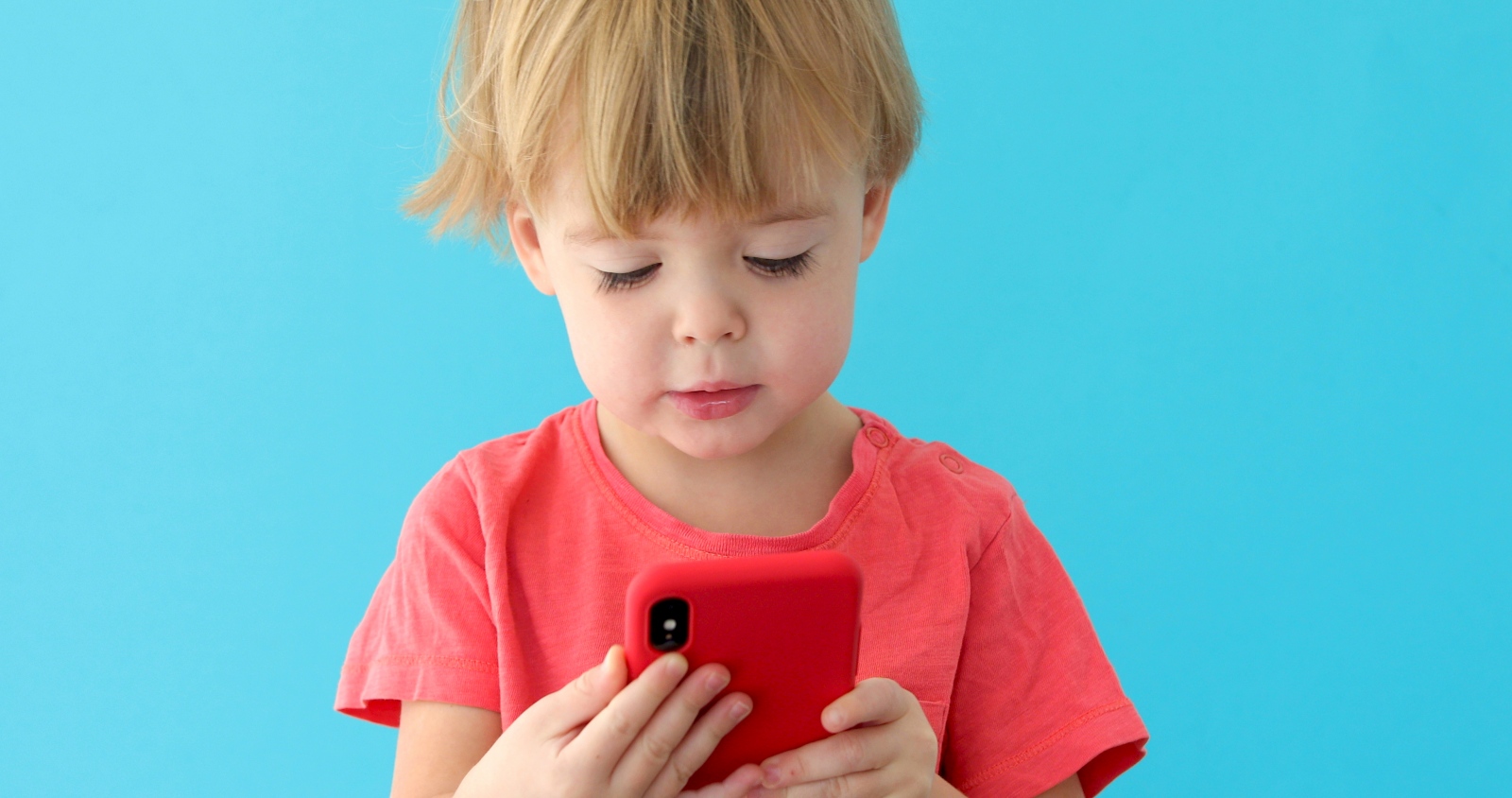 A pszichológusok szerint a legnagyobb butaság, ha a szülő telefont ad a gyerek kezébe