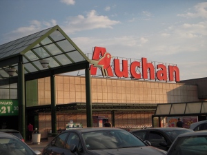 A MikulásGyár bekeményít az Auchanokban
