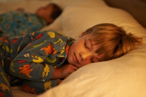 Nem engedem a gyerekeimet másnál aludni… - igenis molesztálhat egy gyerek is egy másikat