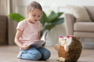 Hogyan tudjuk megszerettetni az olvasást a gyerekekkel? Olvasáskutató válasza