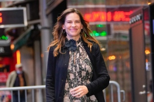 45 felett is biztonságos a családalapítás? Hilary Swank szerint igen, de ez nem ilyen egyszerű...