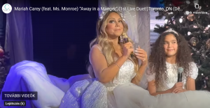 Videón, ahogy Mariah Carey együtt énekel kislányával egy karácsonyi műsorban