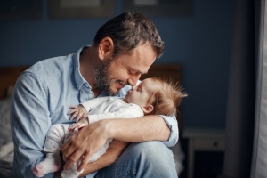 A kisbaba megszületése az újdonsült apuka agyát szó szerint megváltoztatja