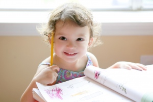 Egy neurológus üzenete a szülőkhöz: “Ne tanítsátok már 3 évesen olvasni a gyereket”!