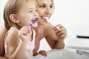 A legtöbben rosszul tudjuk: Étkezés után ennyi idő elteltével szabadna fogat mosni!