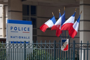 Életveszélyes állapotban van két kisgyerek, akiket a franciaországi késes támadó sebesített meg