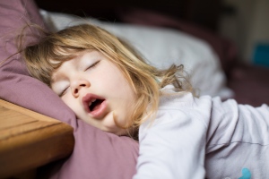 Rendkívül fontos a napközbeni alvás gyerekeknél az alváskutató szerint! Tanulási zavaros gyerekeknél különösen jótékony lehet