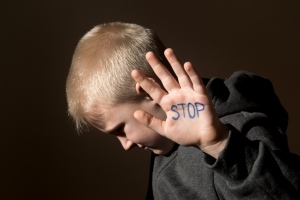 Szigorúbb lett a gyermekvédelmi törvény! Kitér a táboroztatásra, jelzőrendszeri tagokra, cyberbullyingra is