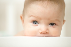 Miért utánozzák az újszülöttek nem sokkal a születésük után az arckifejezéseket?