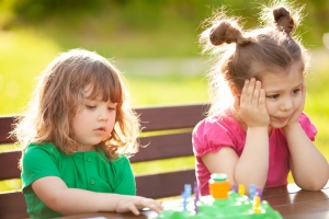 Mit tehetünk, ha a kisgyerek nem tud veszíteni? – Tippek szülőknek