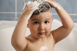 Milyen gyakran kell a gyereknek hajat mosni?