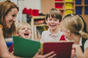Ha így olvasod a mesét a gyereknek, szájtátva fogja hallgatni! 5 hasznos tipp a meseolvasáshoz