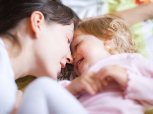 „Én hazahoztam volna azt a bántalmazott kisfiút is” –  egy örökbefogadás igaz története