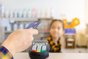 Érdemes a gyereknek saját bankszámlát nyitni? Szakértő véleménye