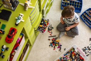 Hány éves korban várhatjuk el egy kisgyerektől, hogy rendet rakjon maga után?