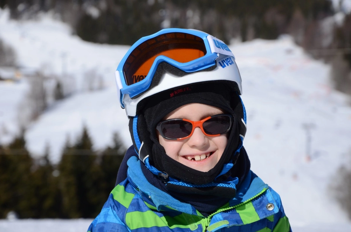 Vidám téli gyerekportré