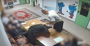 Videó: Így bántalmazta a rémült gyereket a Szőlő utcai intézet megbízott igazgatója 