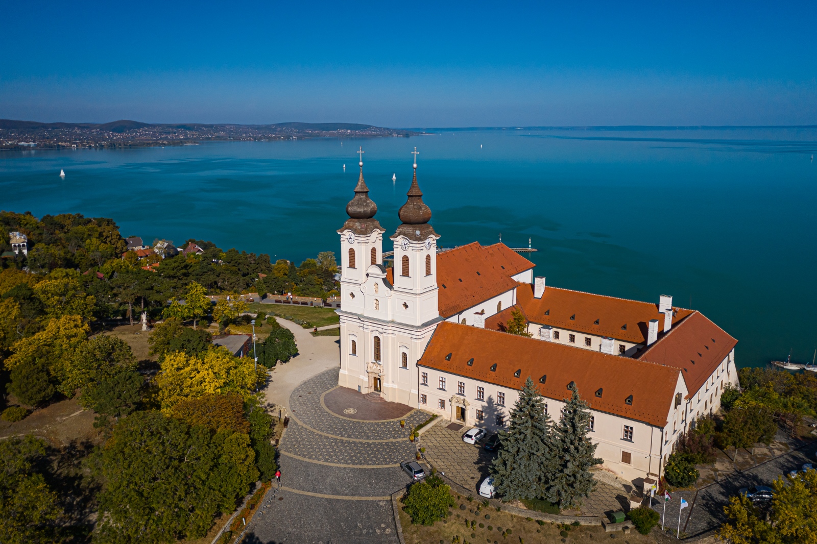 Tihanyi Bencés Apátság légifelvétele #kirándulás #balaton #Balaton #balaton gyerekkel #Balaton gyerekkel #Balaton északi part #balaton északi part #BTihany