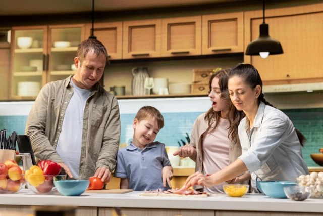 család közösen főz