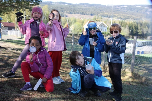 Kreatív tanulás és művészet iskolások