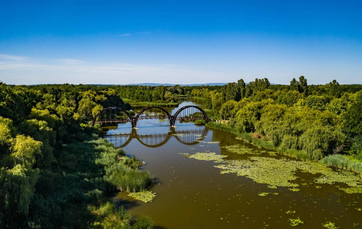 A Kányavári-sziget hídja madártávlatból