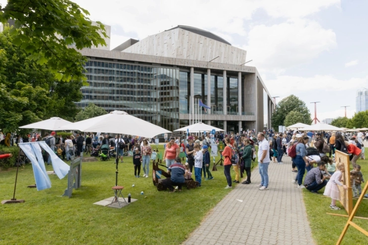 Gyereknap a MÜPA kertjében