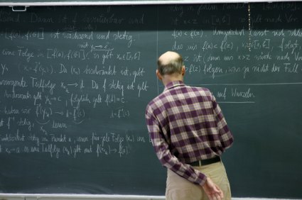 A következő kép nem jeleníthető meg, mert hibákat tartalmaz: „https://www.koloknet.hu/files/389_tanar_cikkbe.jpg”.